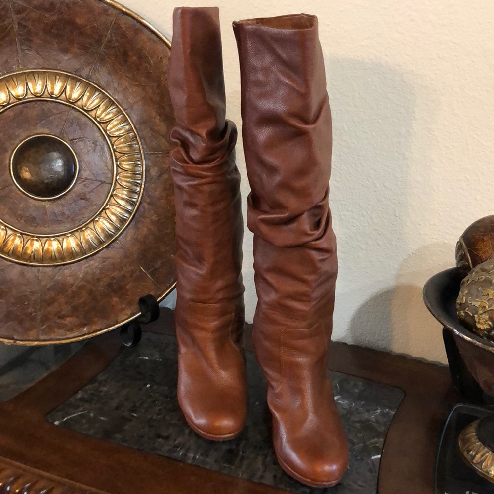 Brown Leather Knee boots size 11, worn twice.